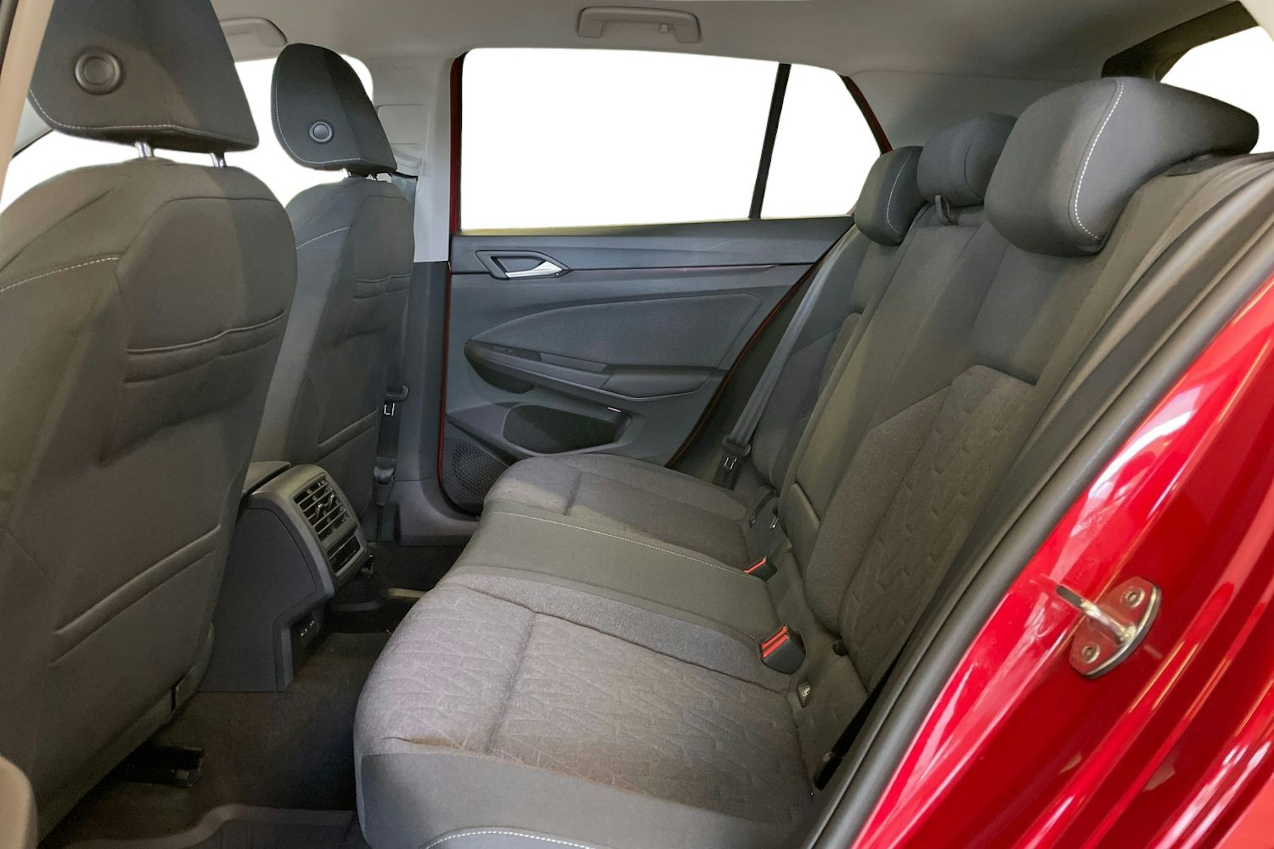 Punainen Volkswagen GOLF 2025 kuva 10.