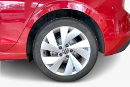 Punainen Volkswagen GOLF 2025 kuva 11.