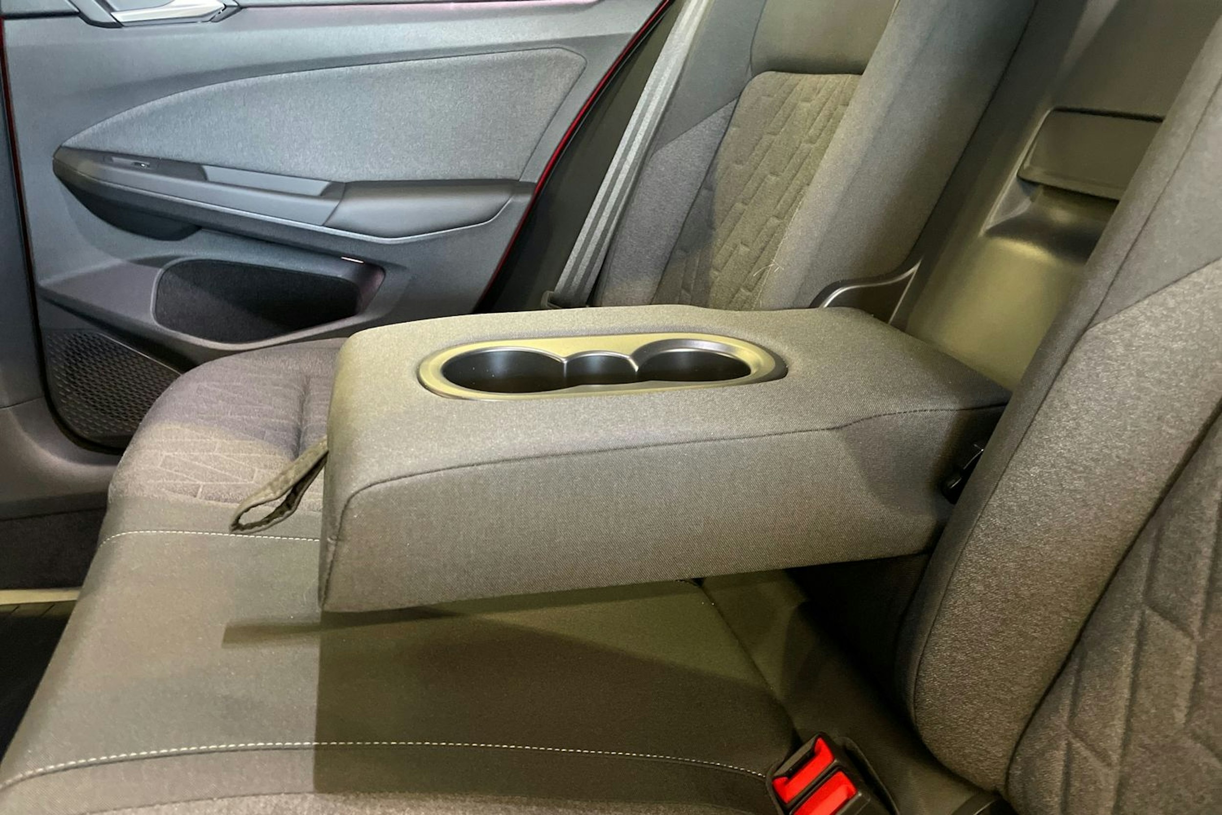 Punainen Volkswagen GOLF 2025 kuva 14.