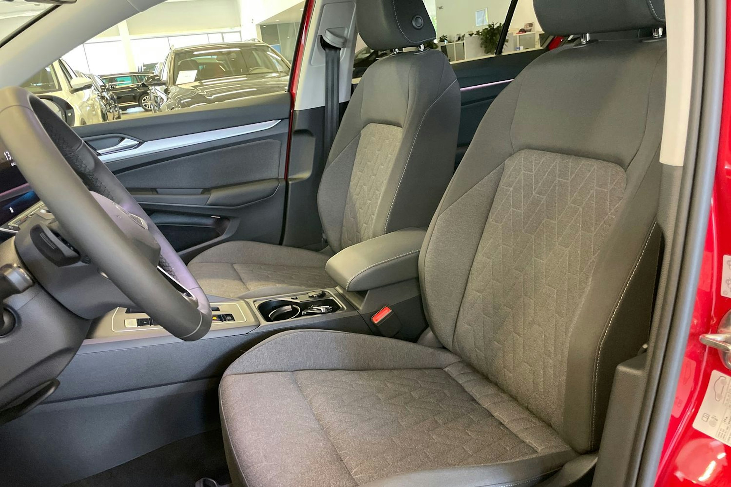 Punainen Volkswagen GOLF 2025 kuva 17.