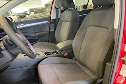 Punainen Volkswagen GOLF 2025 kuva 17.