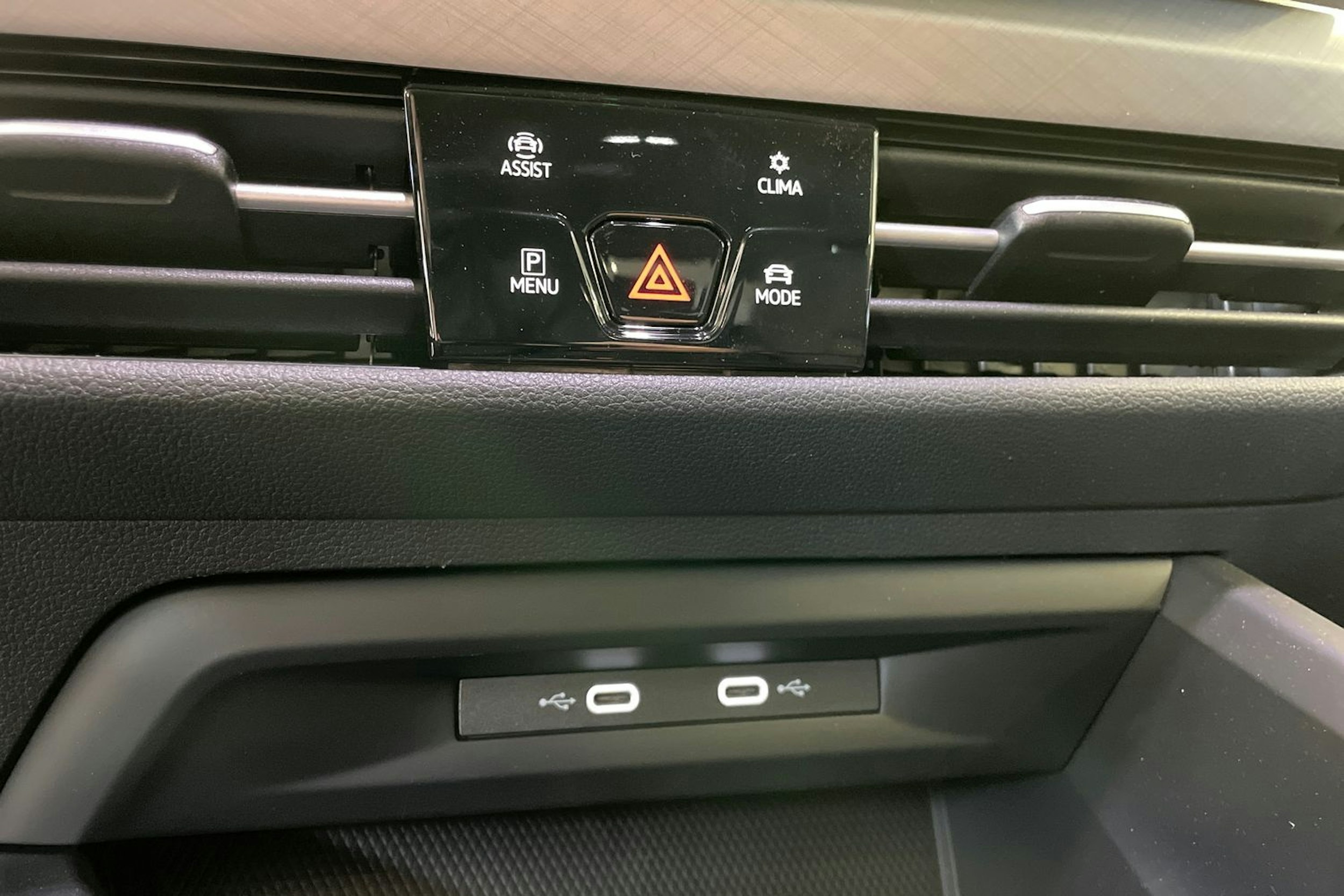 Punainen Volkswagen GOLF 2025 kuva 23.