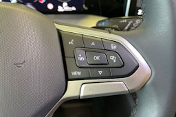 Punainen Volkswagen GOLF 2025 kuva 25.