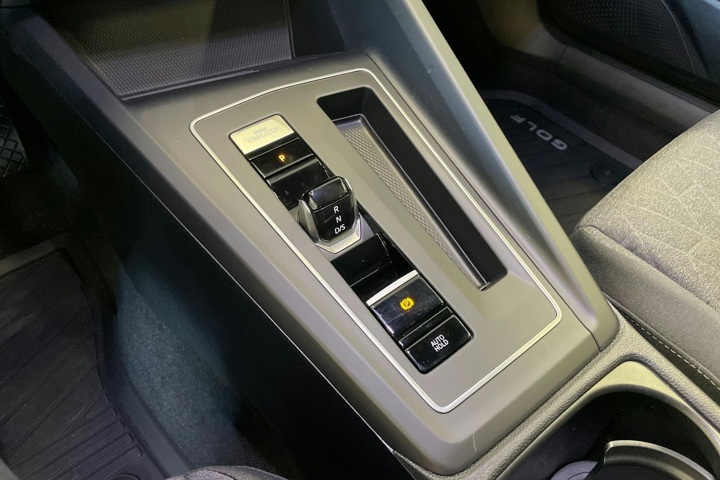 Punainen Volkswagen GOLF 2025 kuva 27.