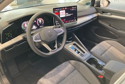 harmaa Volkswagen Golf 2025 kuva 6.