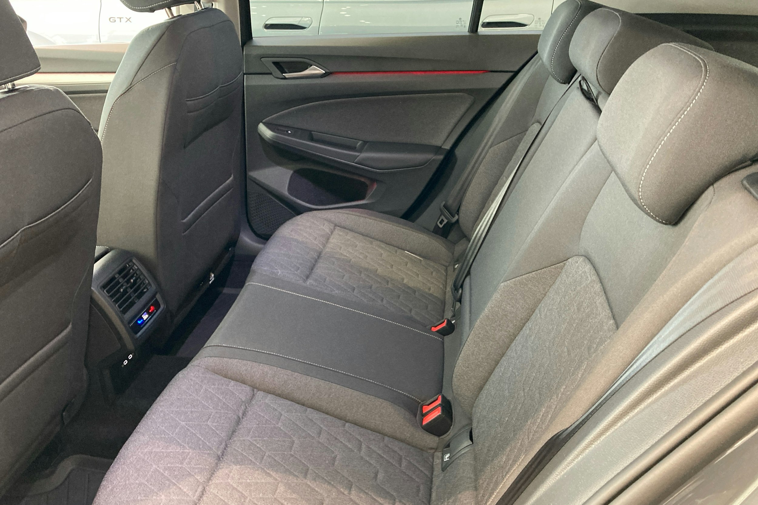 harmaa Volkswagen Golf 2025 kuva 8.