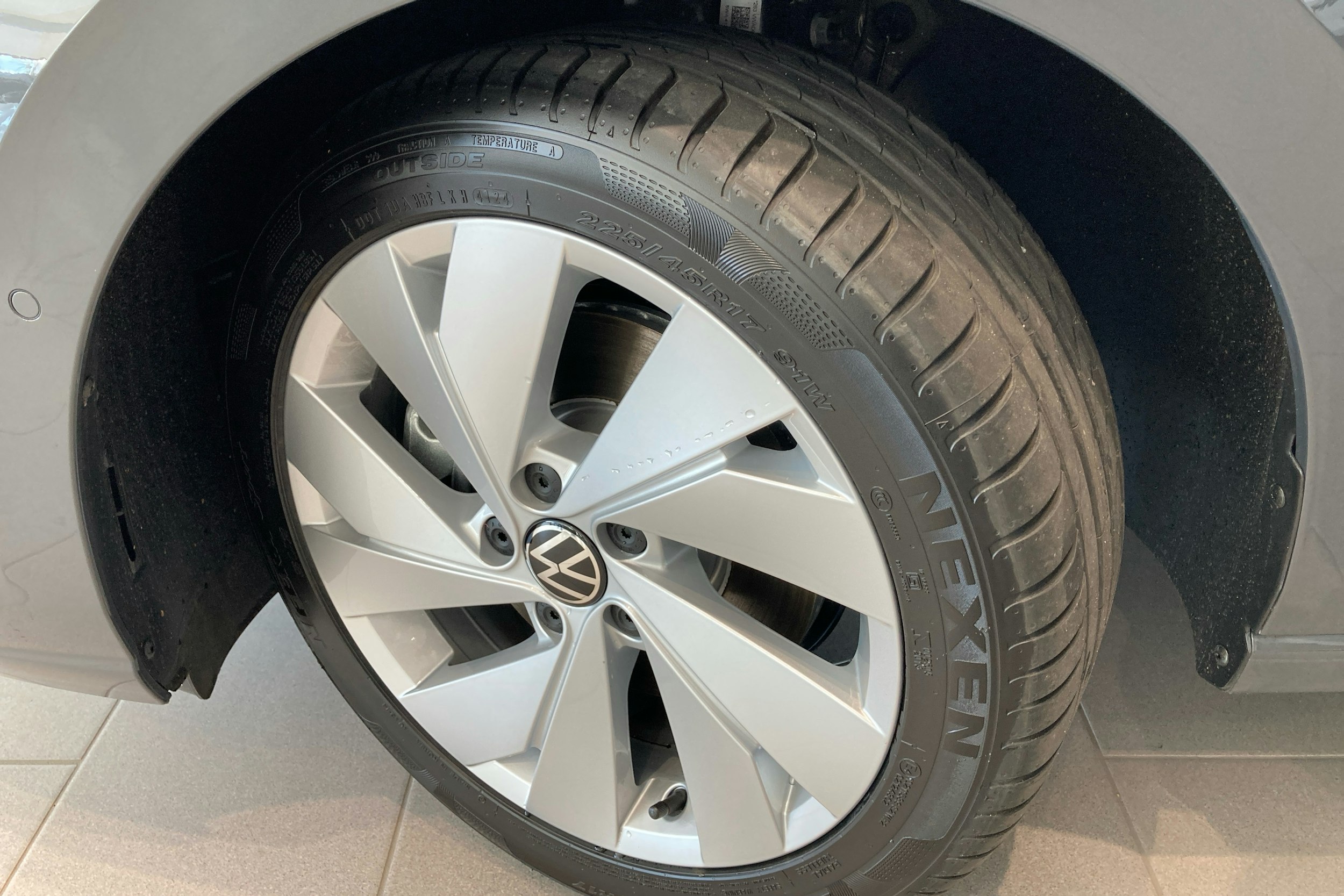 harmaa Volkswagen Golf 2025 kuva 10.