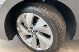 harmaa Volkswagen Golf 2025 kuva 10.