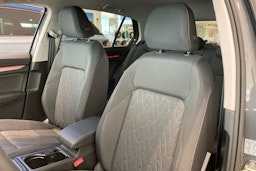 harmaa Volkswagen Golf 2025 kuva 11.