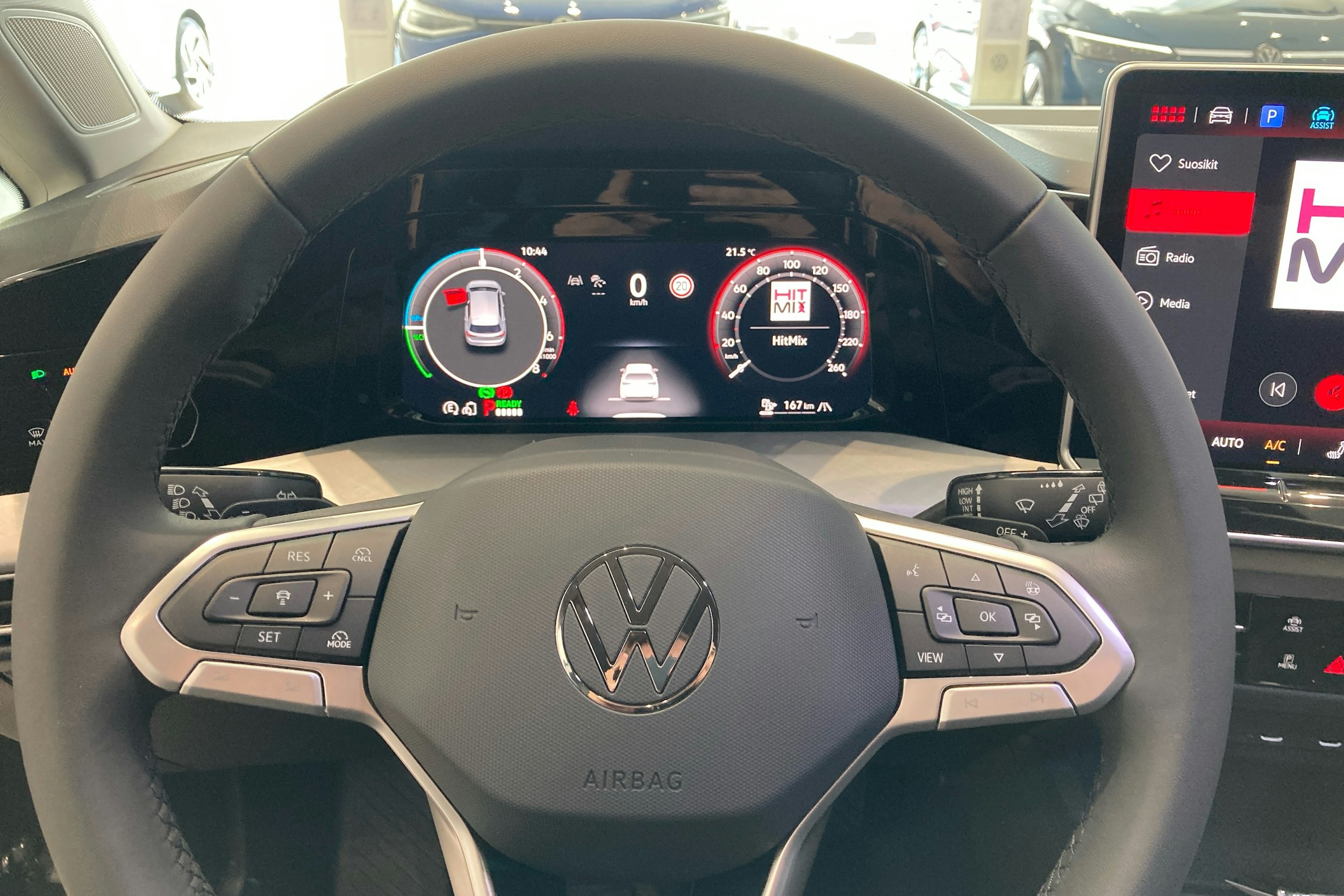 harmaa Volkswagen Golf 2025 kuva 12.
