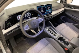 harmaa Volkswagen Golf 2025 kuva 6.
