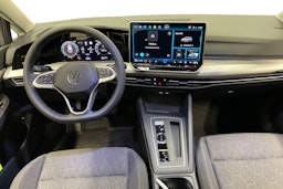 harmaa Volkswagen Golf 2025 kuva 7.