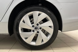 harmaa Volkswagen Golf 2025 kuva 9.