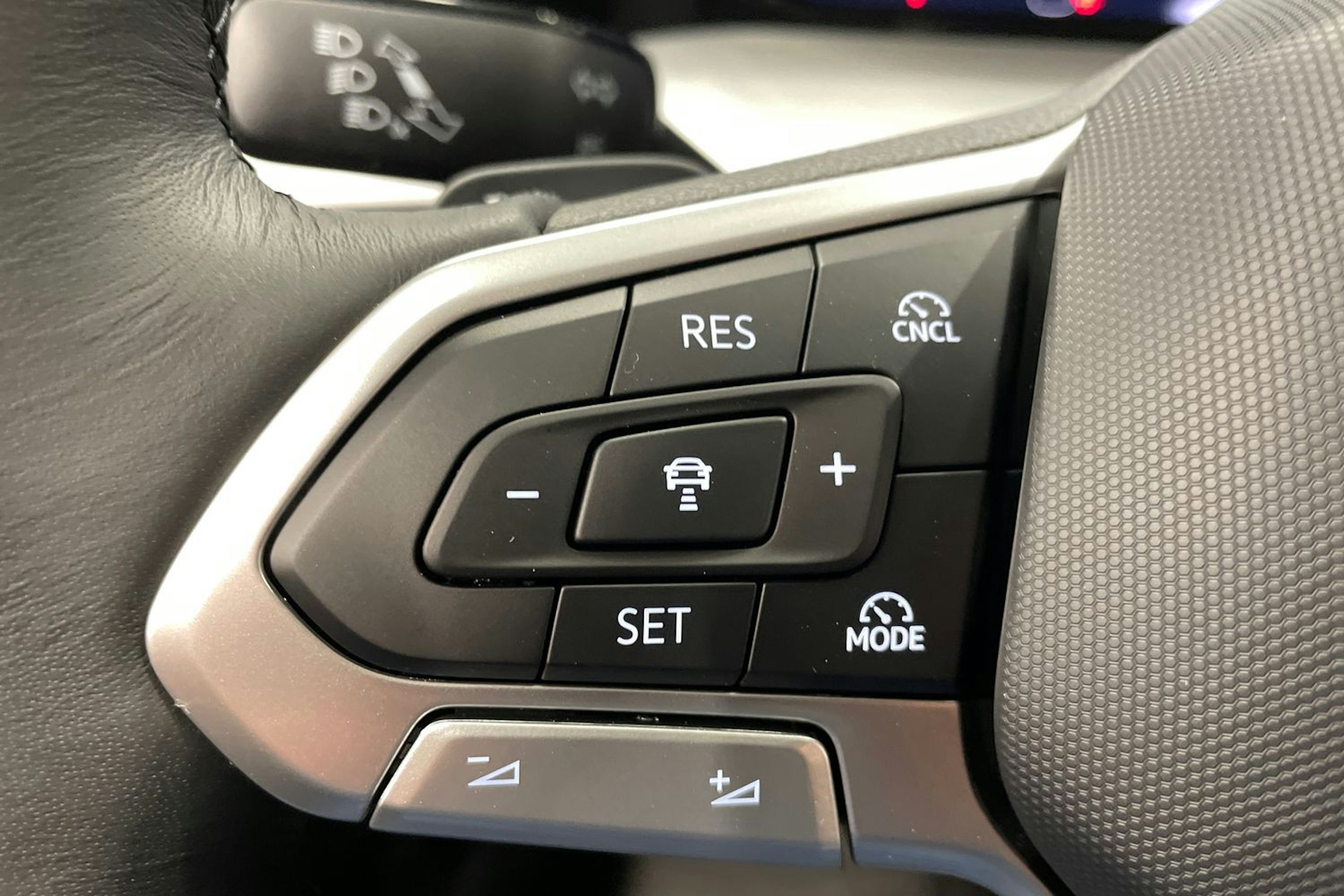 harmaa Volkswagen Golf 2025 kuva 12.