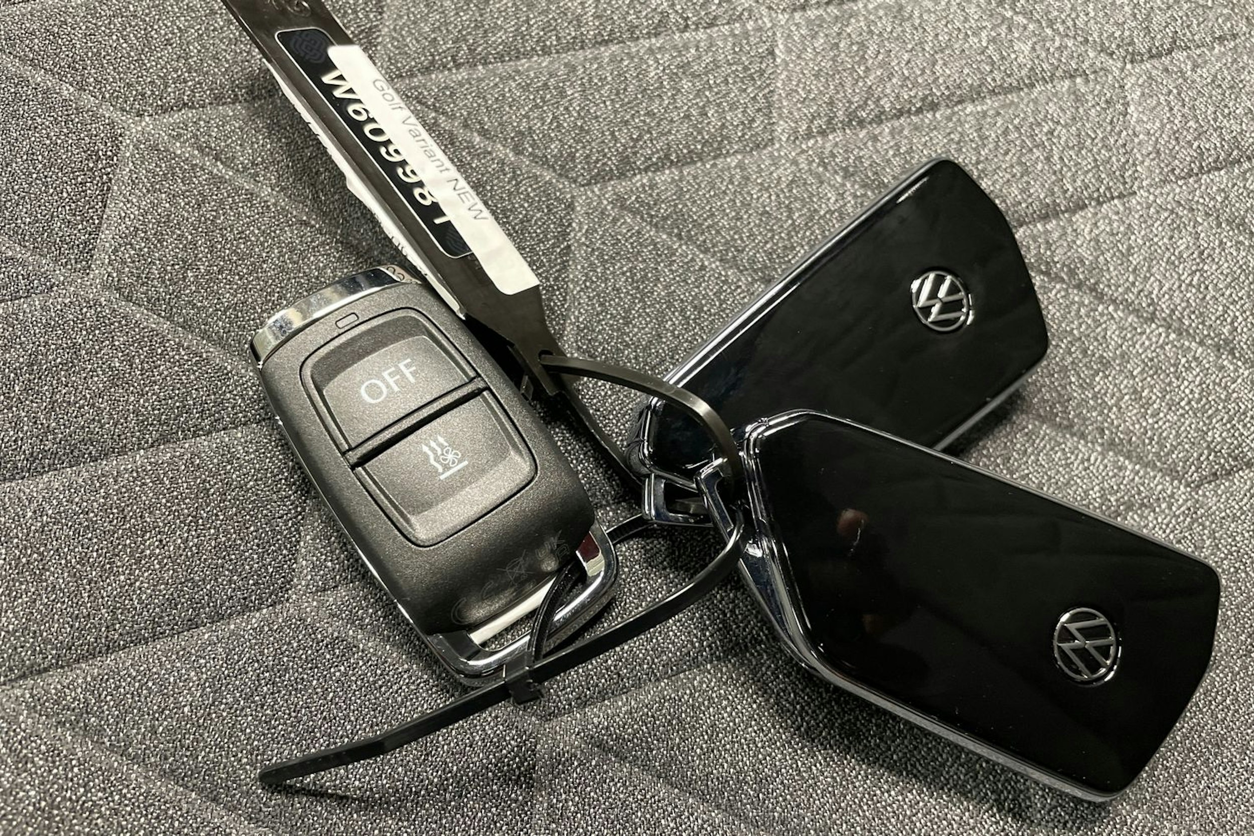 harmaa Volkswagen Golf 2025 kuva 14.