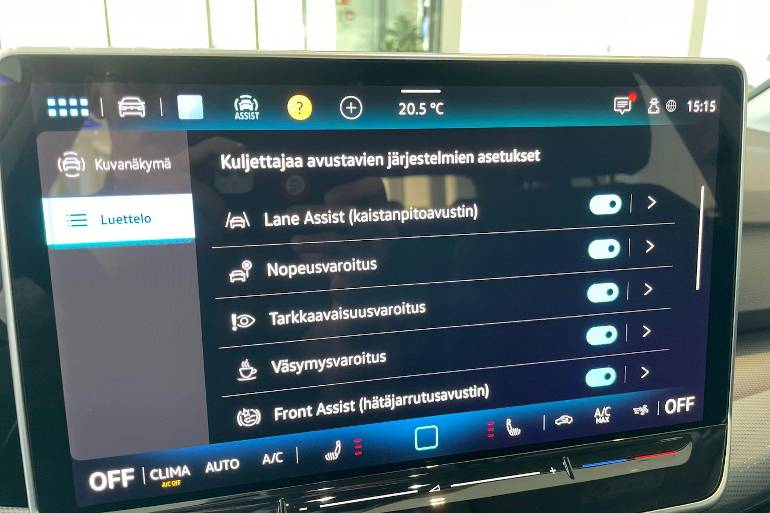 musta Volkswagen Golf 2025 kuva 12.