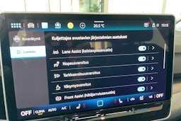 musta Volkswagen Golf 2025 kuva 12.