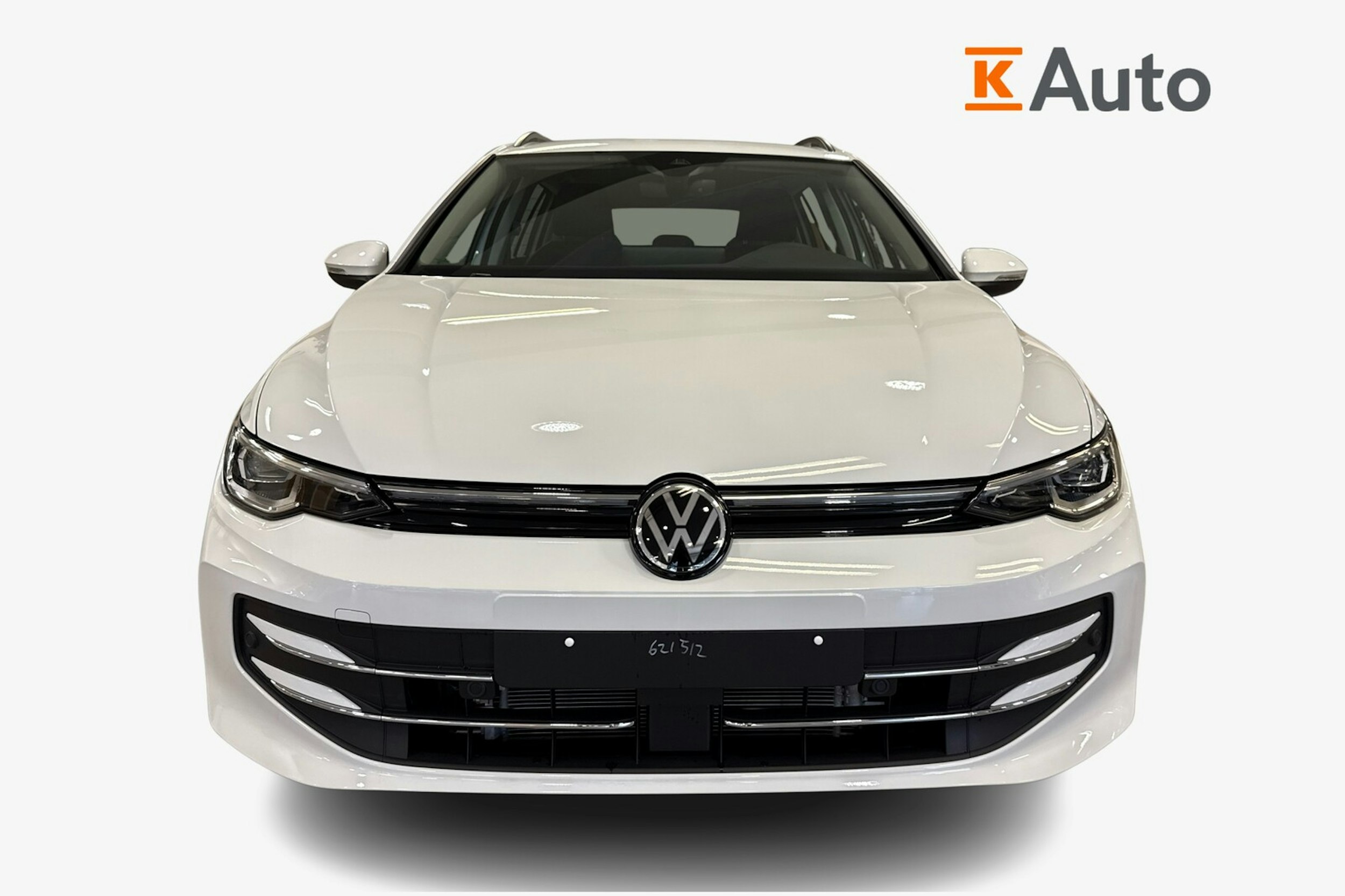 valkoinen Volkswagen Golf 2025 kuva 4.