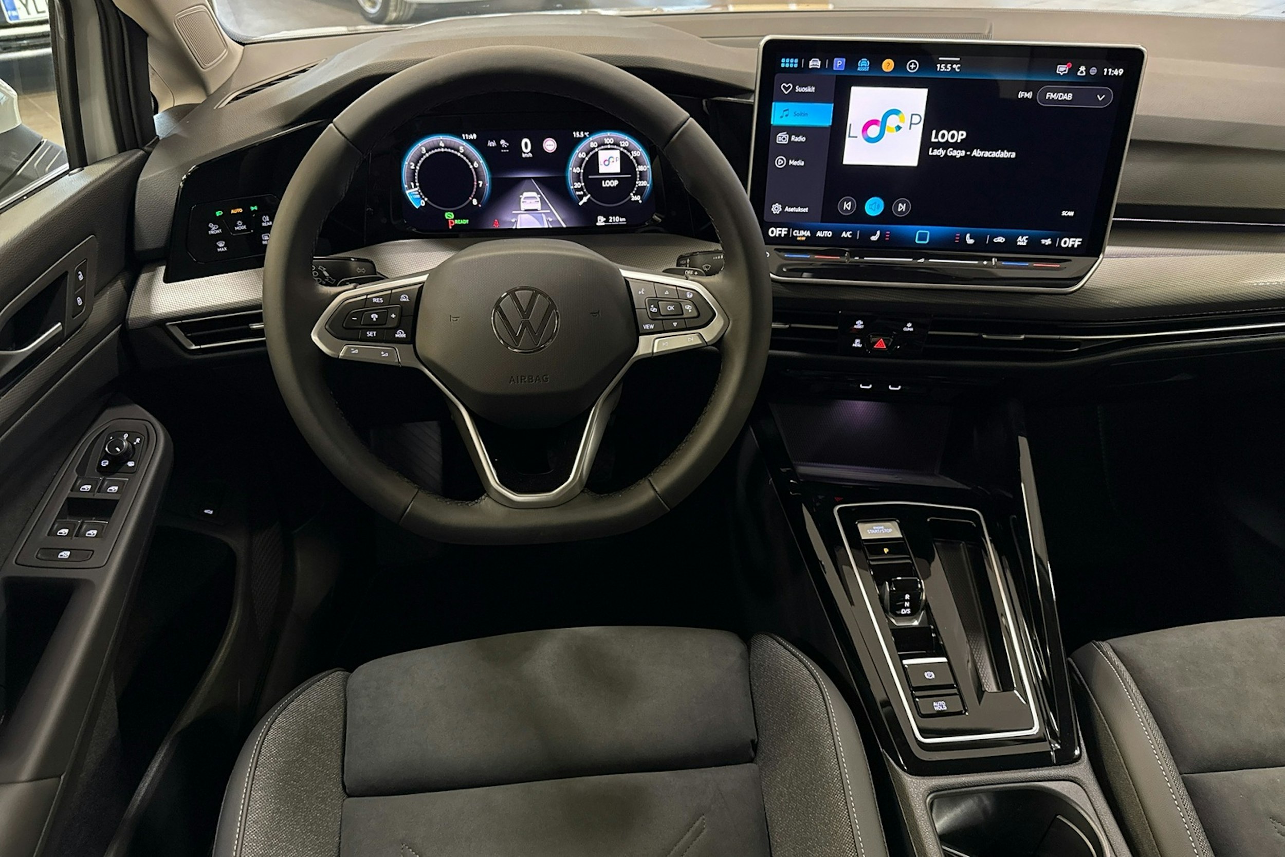 valkoinen Volkswagen Golf 2025 kuva 7.