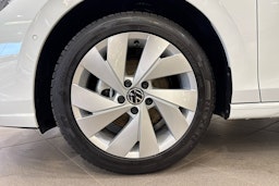 valkoinen Volkswagen Golf 2025 kuva 9.