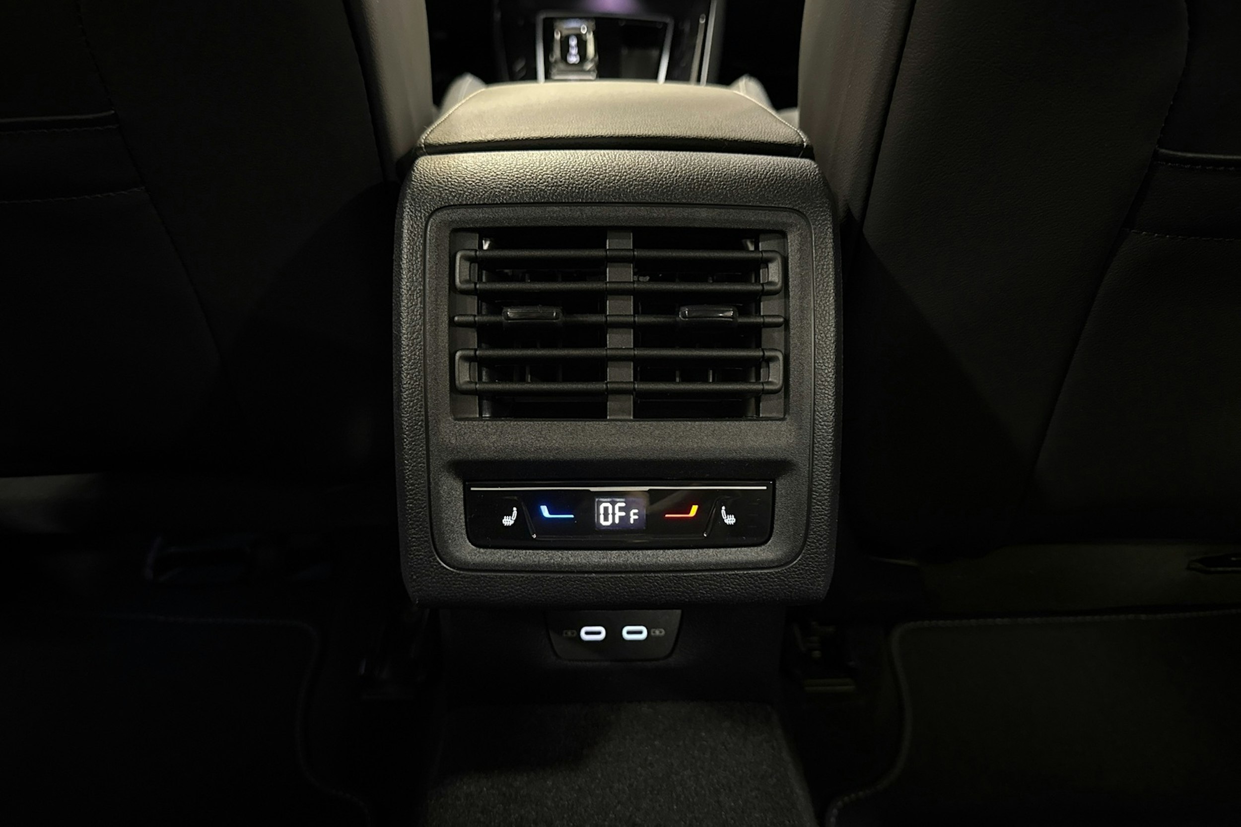 valkoinen Volkswagen Golf 2025 kuva 11.