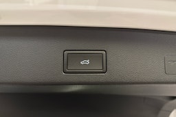 valkoinen Volkswagen Golf 2025 kuva 13.
