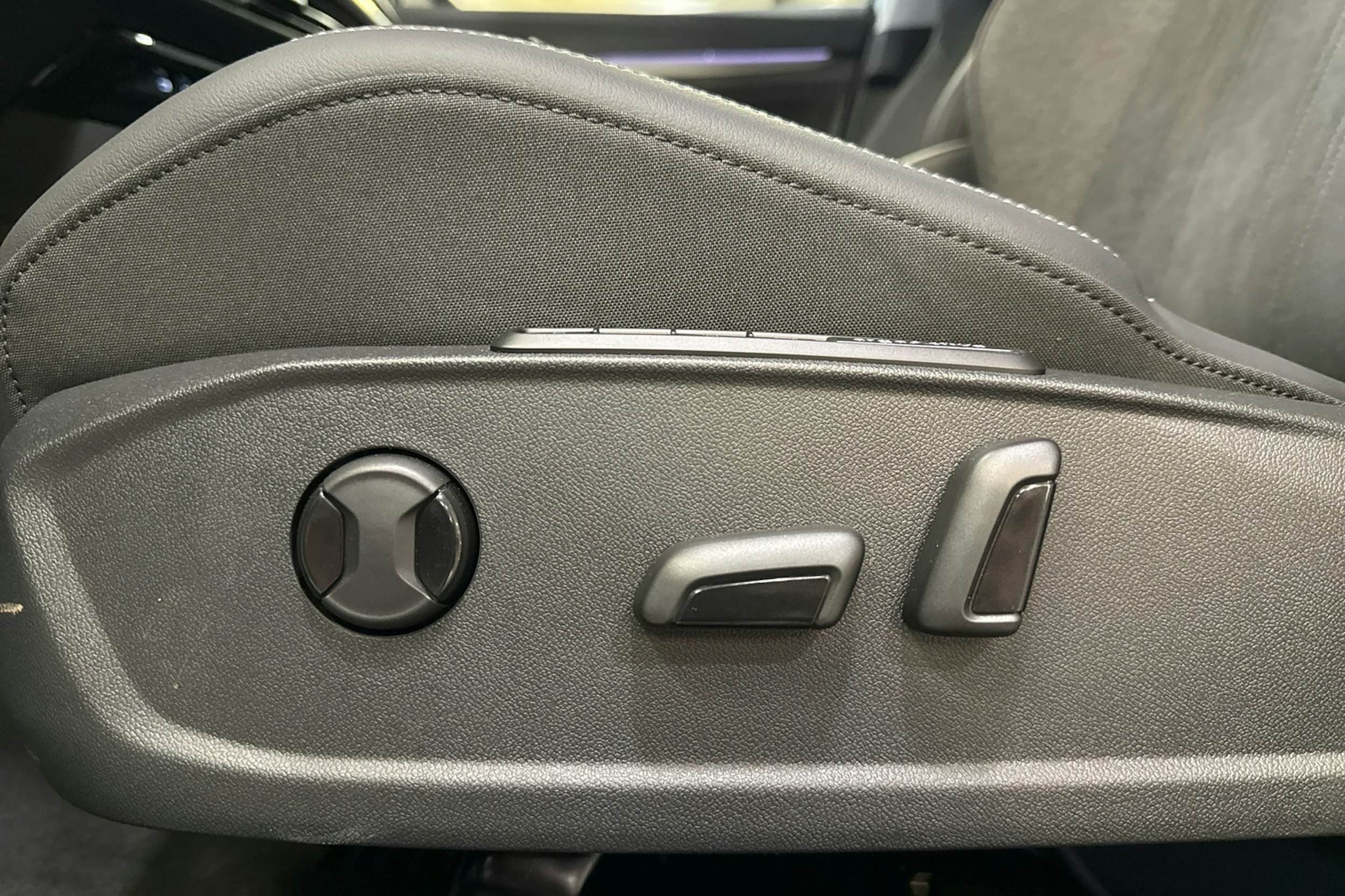valkoinen Volkswagen Golf 2025 kuva 14.