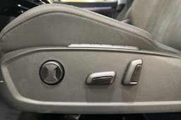 valkoinen Volkswagen Golf 2025 kuva 14.