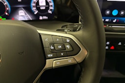 valkoinen Volkswagen Golf 2025 kuva 17.