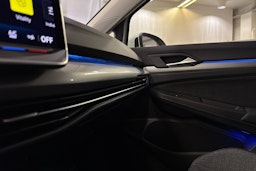 valkoinen Volkswagen Golf 2025 kuva 29.