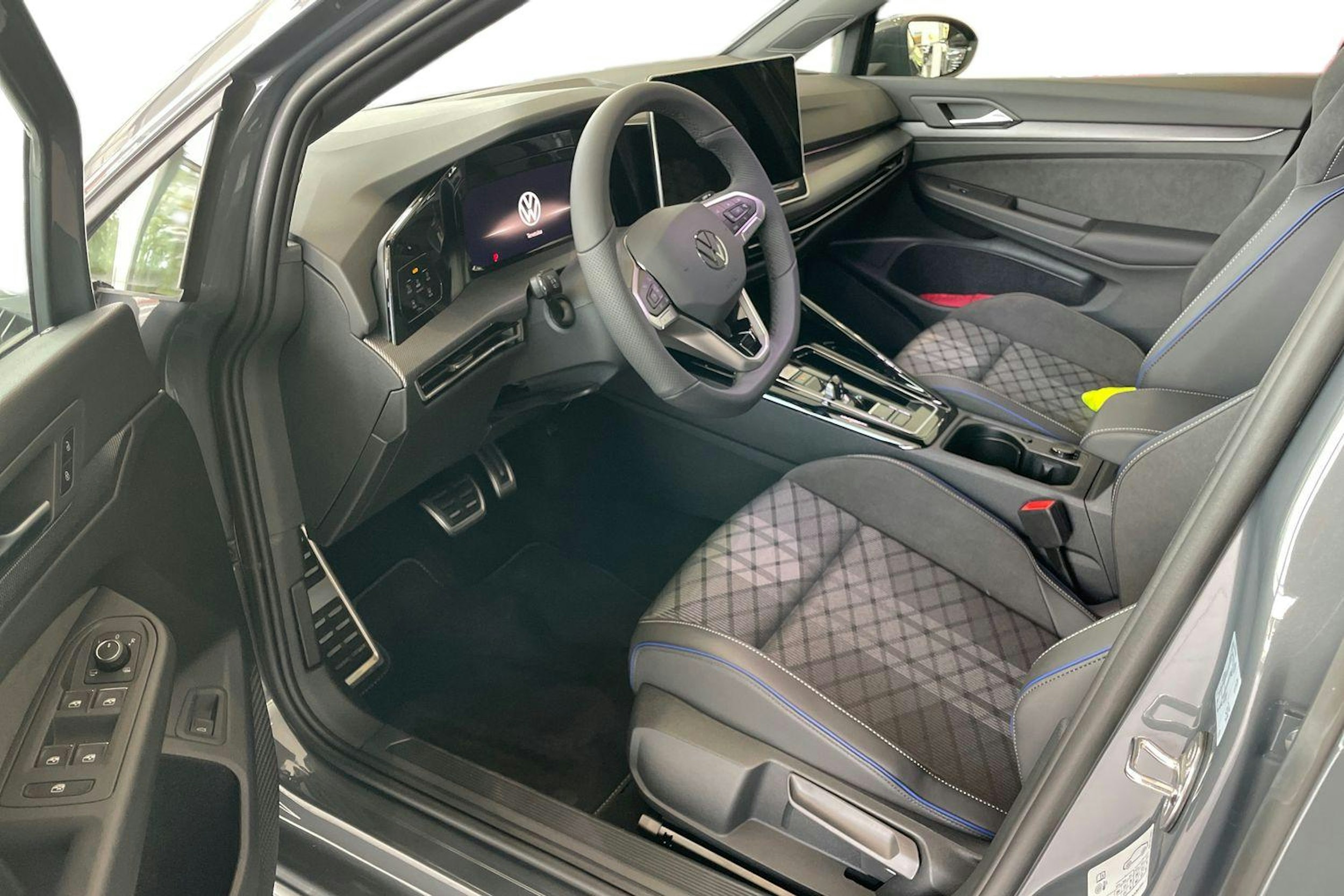 harmaa Volkswagen Golf 2025 kuva 6.