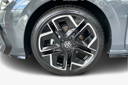 harmaa Volkswagen Golf 2025 kuva 9.