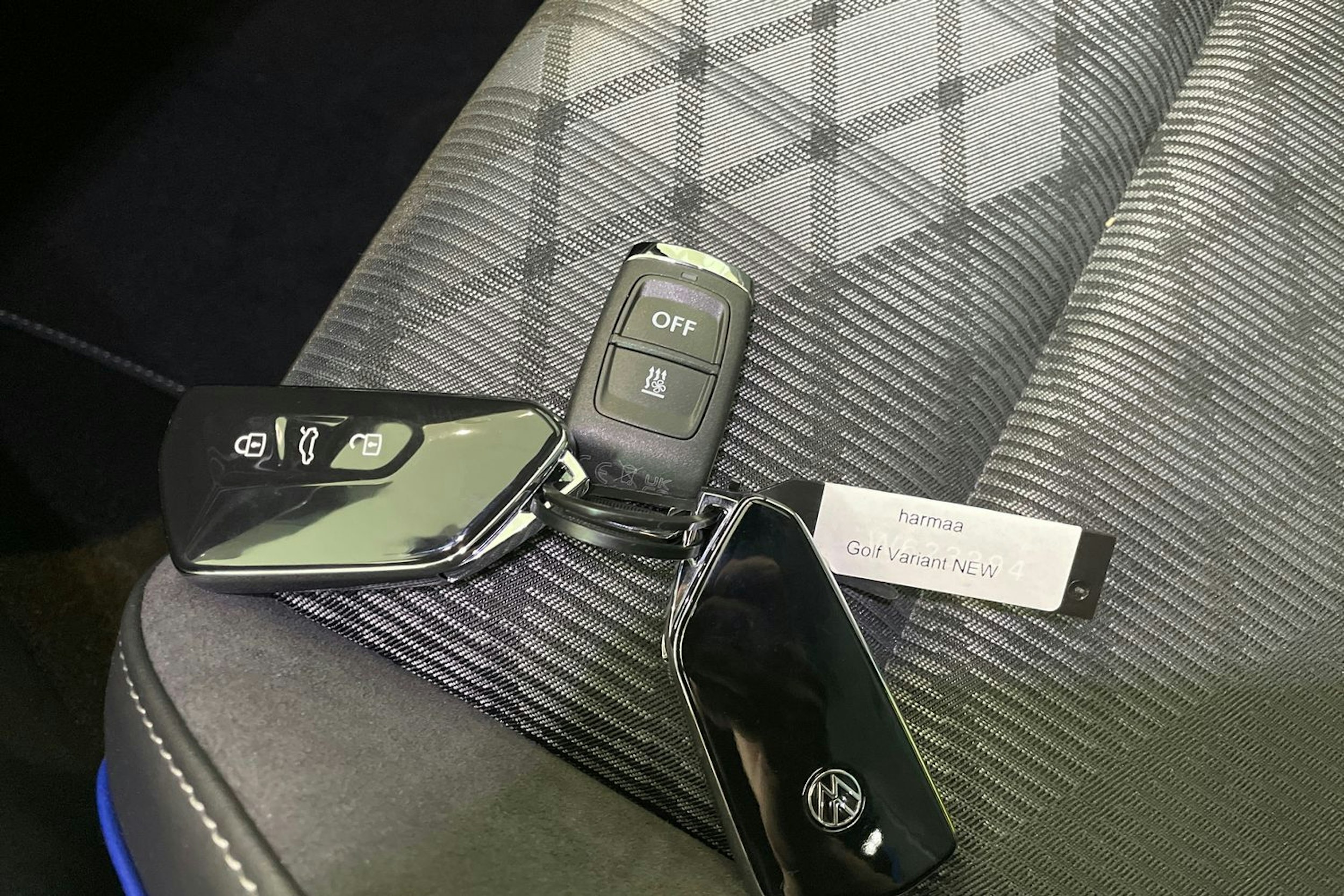 harmaa Volkswagen Golf 2025 kuva 11.