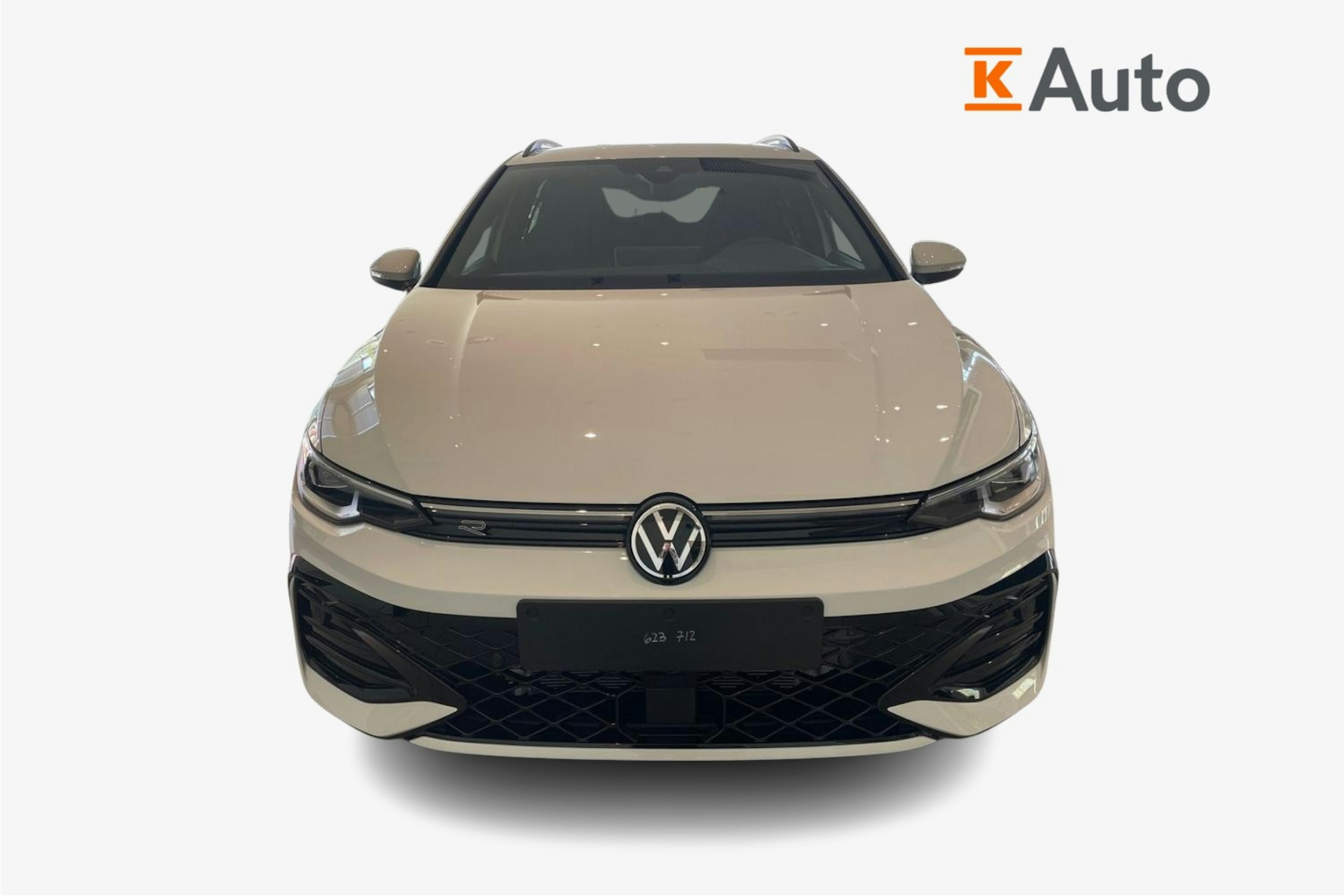 valkoinen Volkswagen Golf 2025 kuva 4.