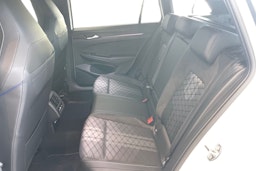 valkoinen Volkswagen Golf 2025 kuva 8.