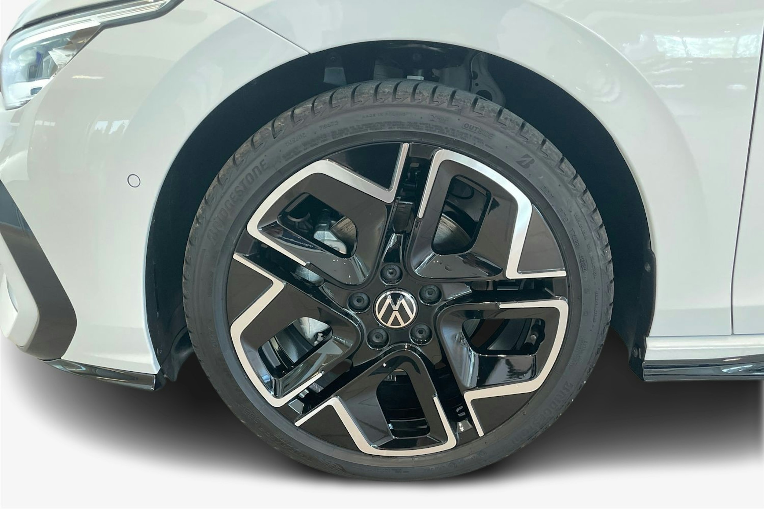 valkoinen Volkswagen Golf 2025 kuva 9.