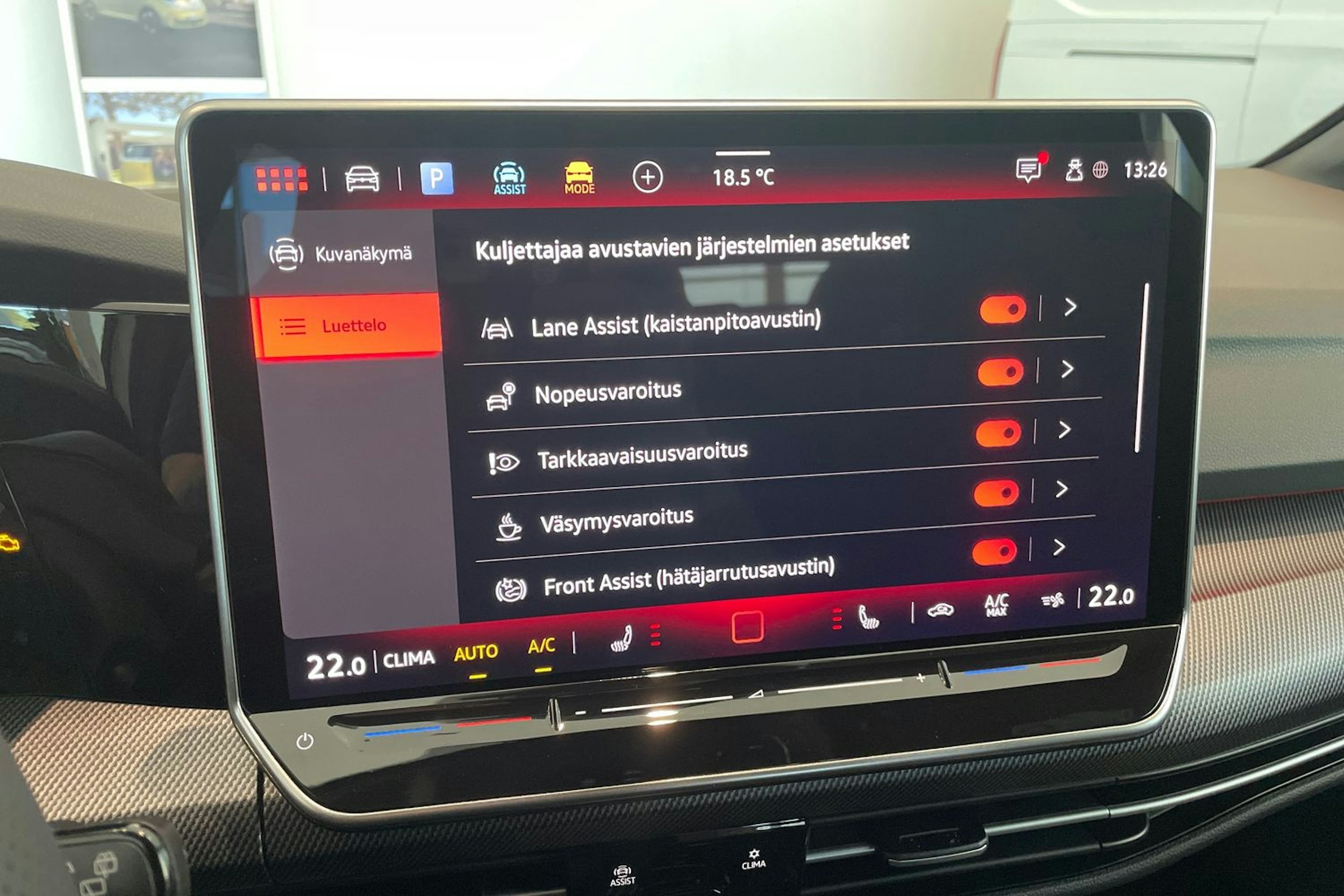 valkoinen Volkswagen Golf 2025 kuva 14.
