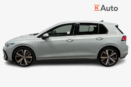 sininen Volkswagen Golf 2025 kuva 9.