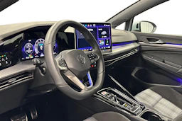 sininen Volkswagen Golf 2025 kuva 11.