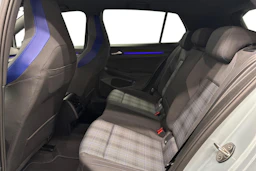 sininen Volkswagen Golf 2025 kuva 15.
