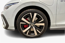 sininen Volkswagen Golf 2025 kuva 16.