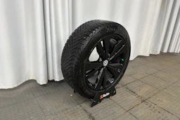 sininen Volkswagen Golf 2025 kuva 17.
