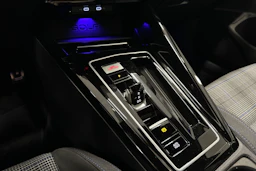 sininen Volkswagen Golf 2025 kuva 31.