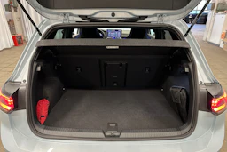 sininen Volkswagen Golf 2025 kuva 33.