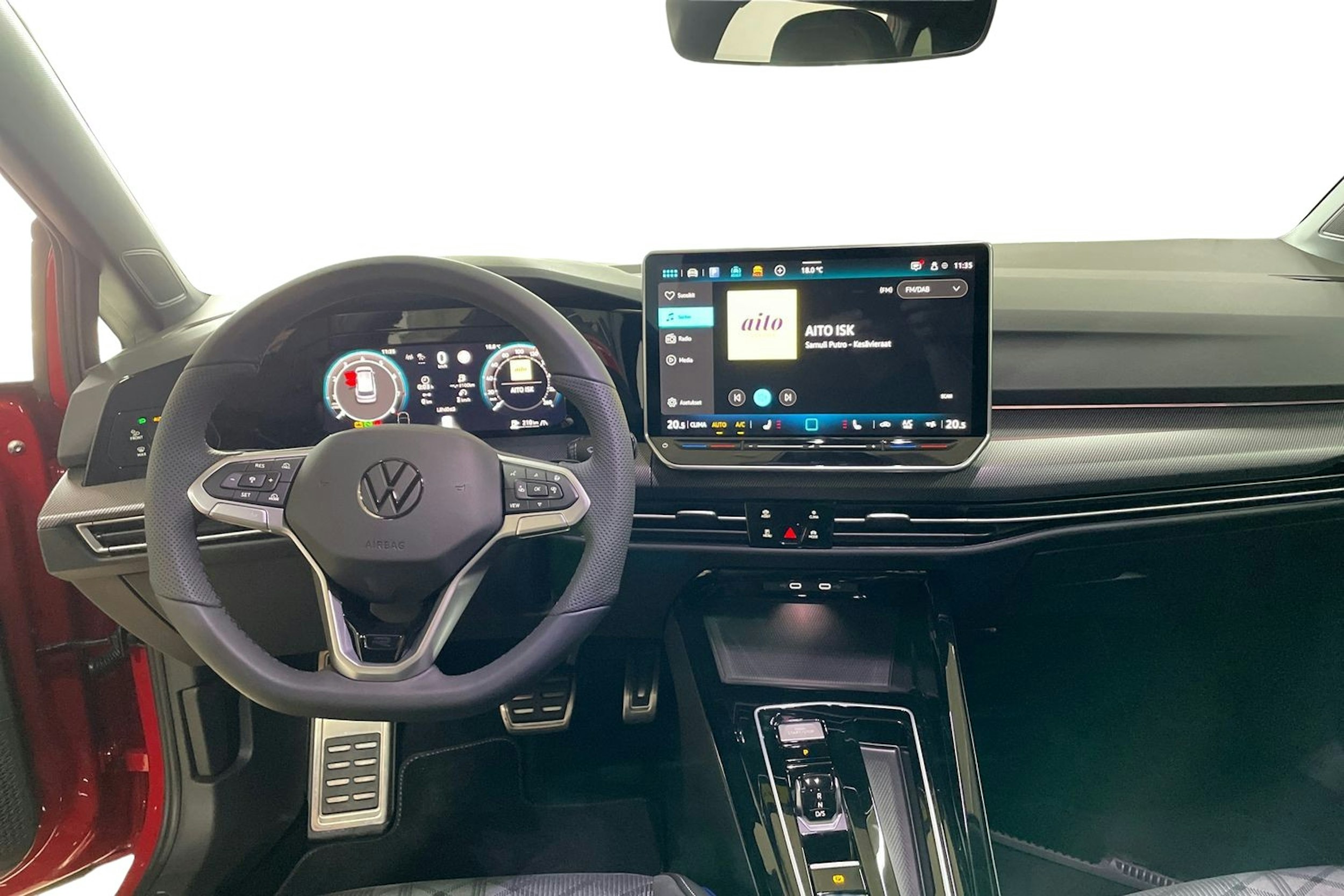 punainen Volkswagen Golf 2025 kuva 7.