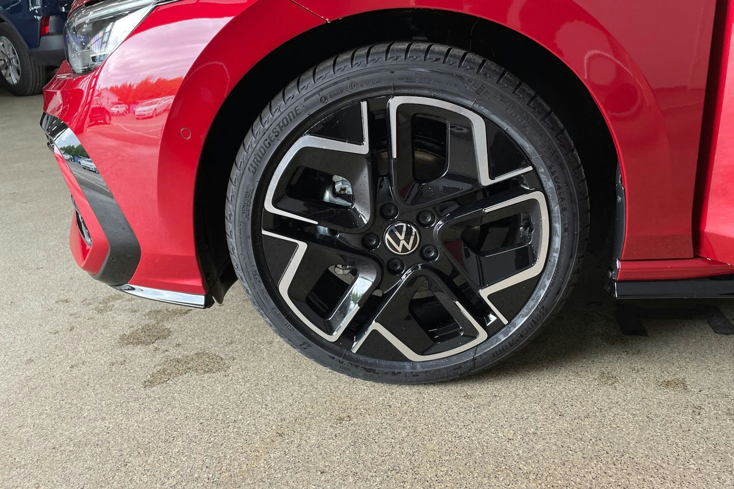 punainen Volkswagen Golf 2025 kuva 10.
