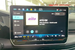 punainen Volkswagen Golf 2025 kuva 12.