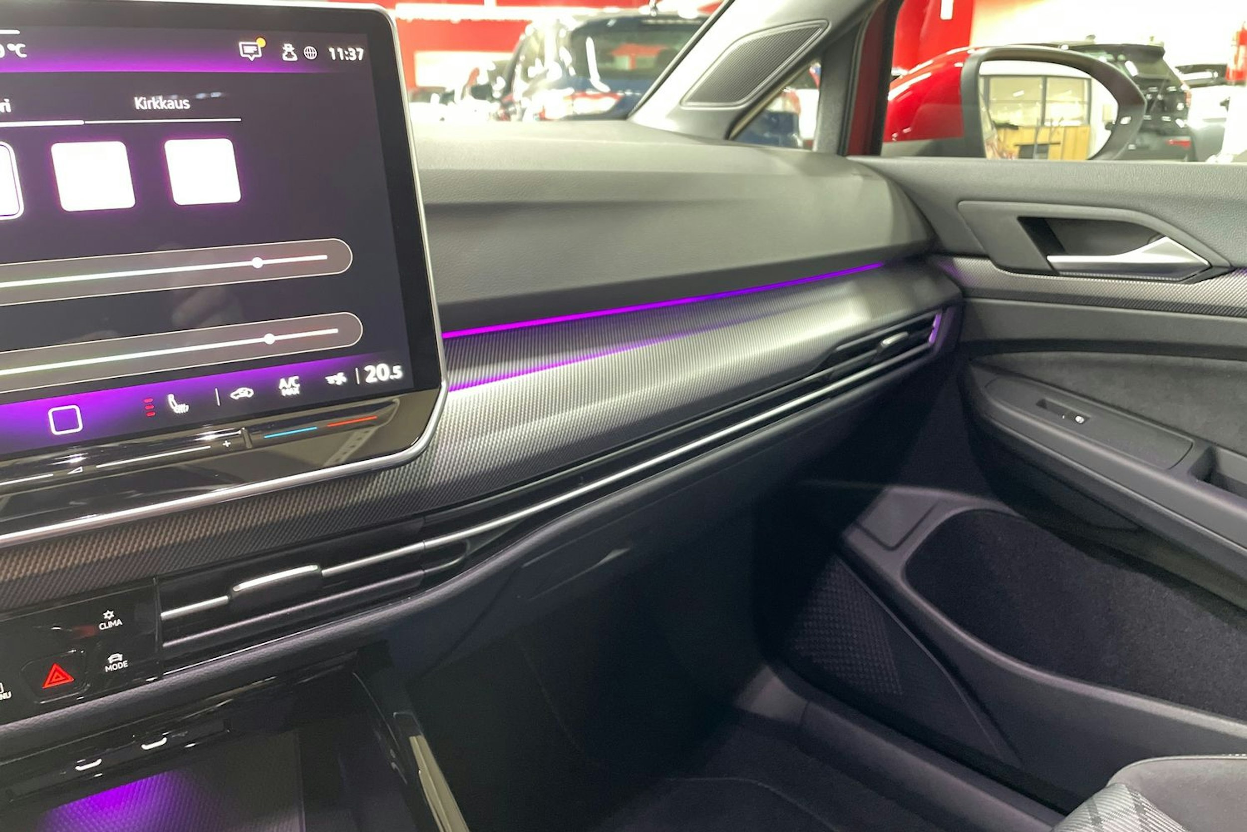 punainen Volkswagen Golf 2025 kuva 13.