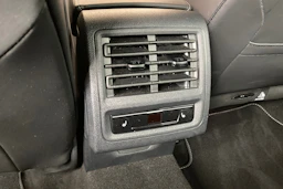 punainen Volkswagen Golf 2025 kuva 19.