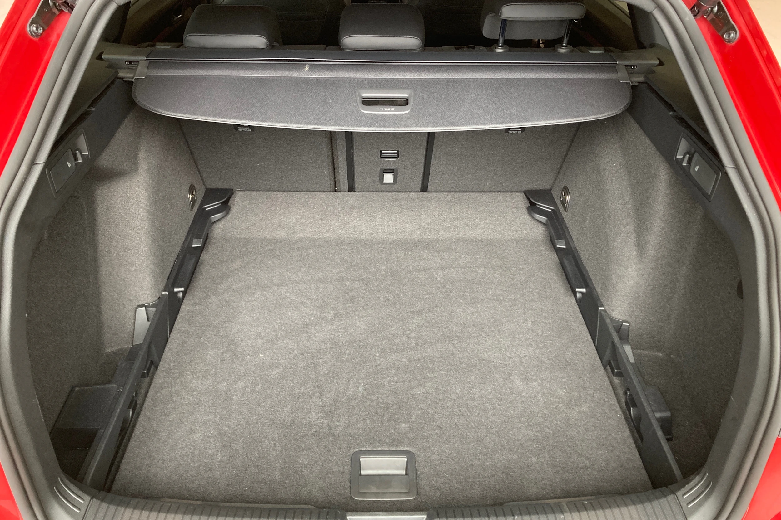 punainen Volkswagen Golf 2025 kuva 20.